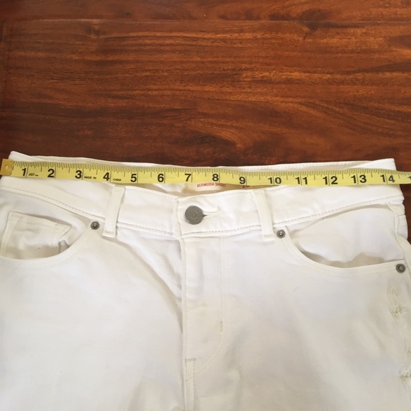 Levis white Jean shorts - Picture 10 of 10